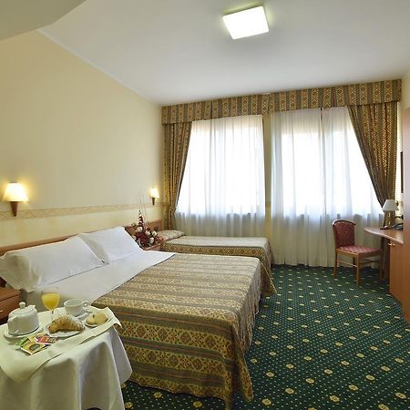 Dropiluc Hotel Druento Екстериор снимка