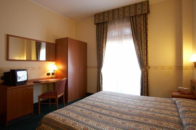 Dropiluc Hotel Druento Екстериор снимка