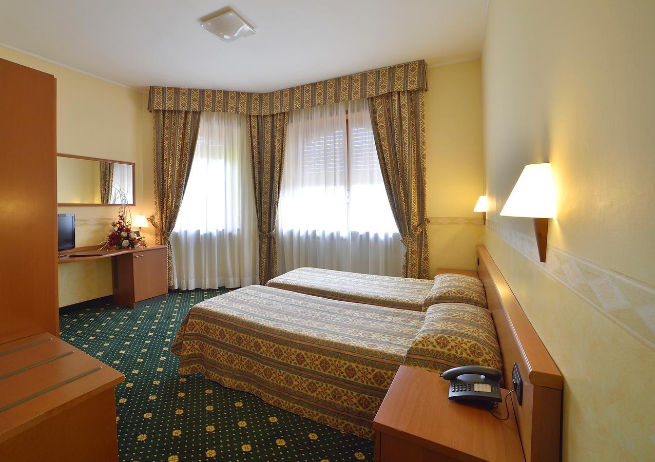 Dropiluc Hotel Druento Екстериор снимка
